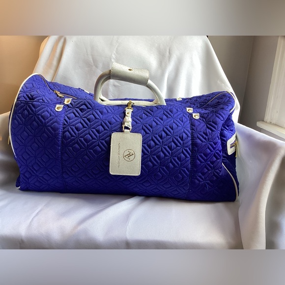 Adrienne Vittadini Diamond quilted travel bag - Picture 10 of 10